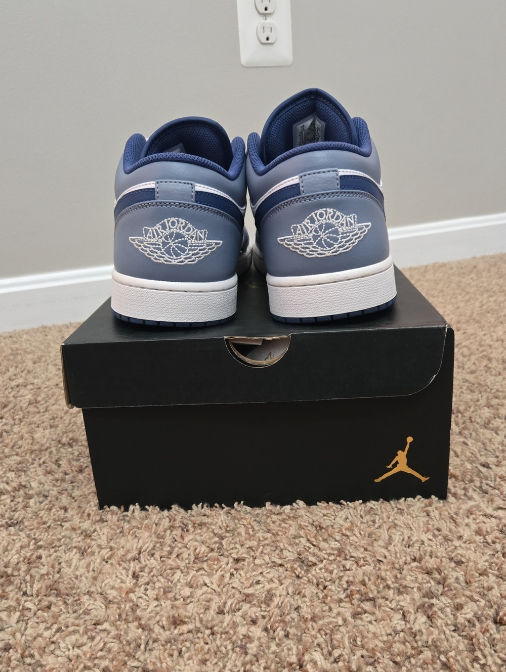 Nike Air Jordan 1 Low "Ashen Slate" - Picture 4 of 15